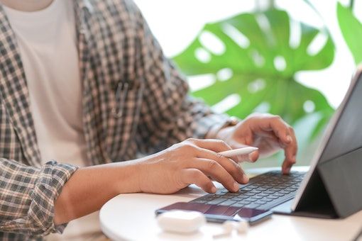 Imagine cover Remote leadership Axioma